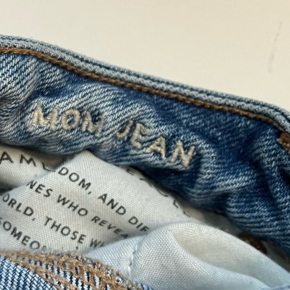American Eagle Outfitters • Light Wash Destructed Mom Jeans - Picture 6 of 6